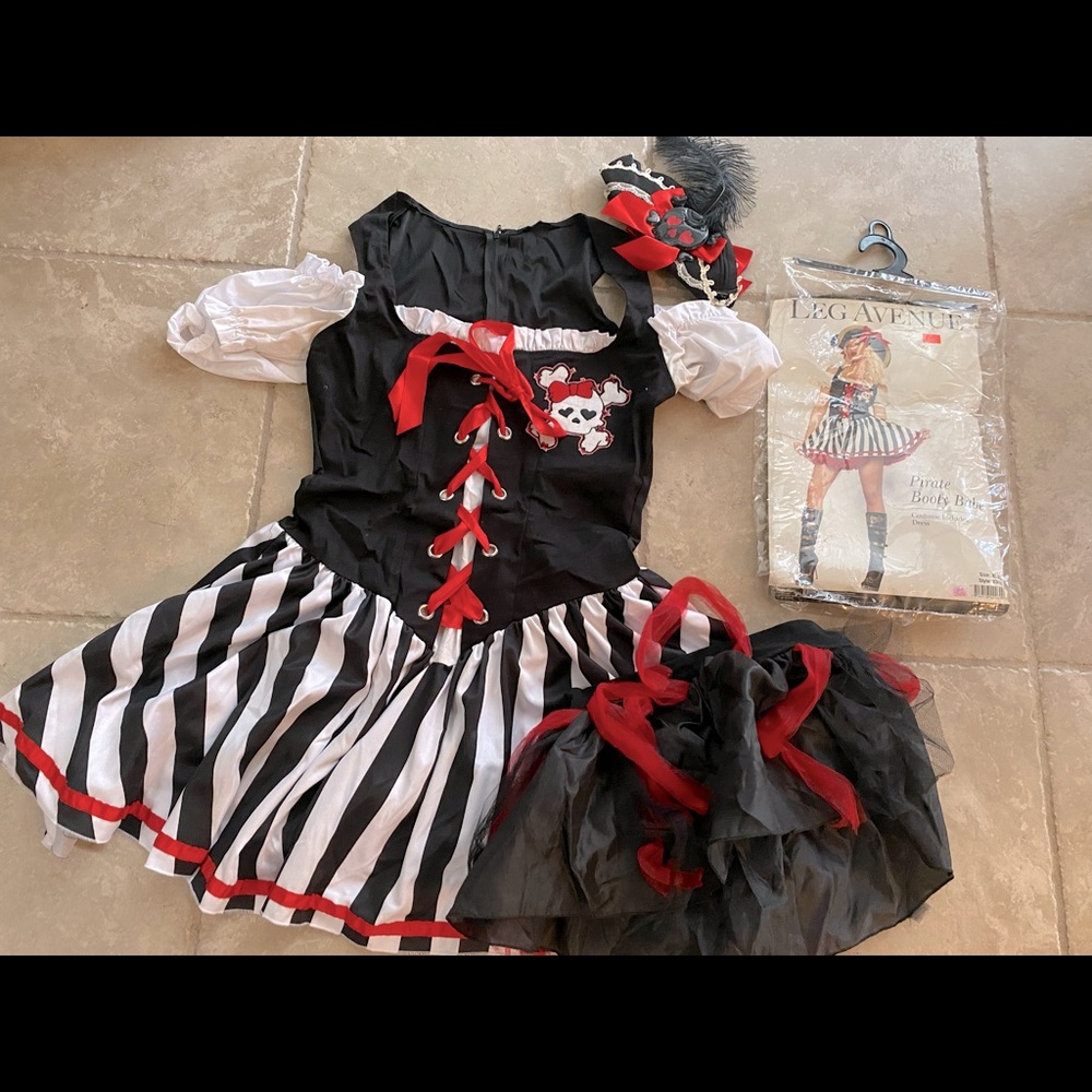 Leg Avenue pirate costume
